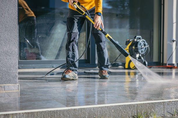 Best Garage Pressure Washing  in Indianola, MS